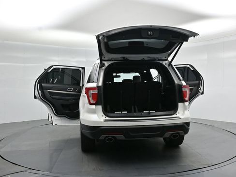 Certified 2018 Ford Explorer XLT w/ Equipment Group 202A image 33