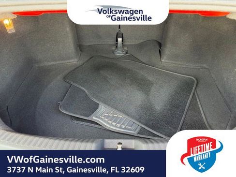 Used 2018 Volkswagen Beetle 2.0T S w/ Style & Comfort Package image 7