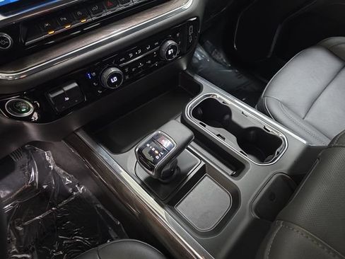 Used 2024 Chevrolet Silverado 1500 LTZ w/ LTZ Convenience Package II AWD/4WD image 25