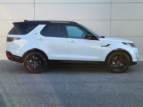 Used 2025 Land Rover Discovery Dynamic SE AWD/4WD image 11