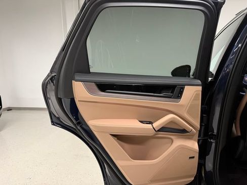 Certified 2026 Porsche Cayenne E-Hybrid AWD/4WD image 38