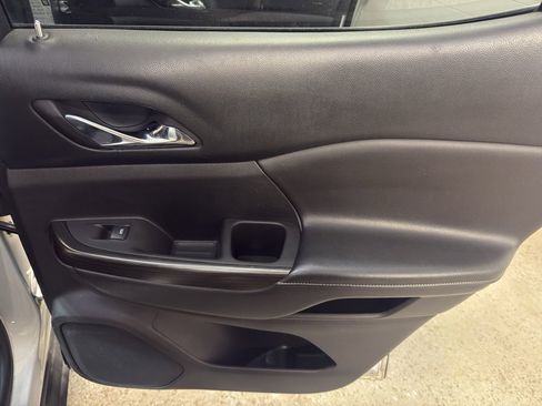 Used 2018 GMC Acadia SLT image 24