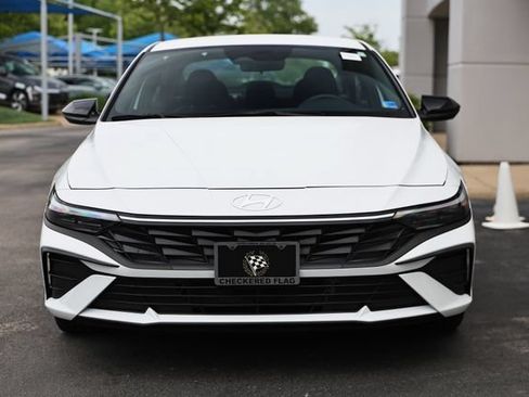 Certified 2025 Hyundai Elantra SEL FWD image 14