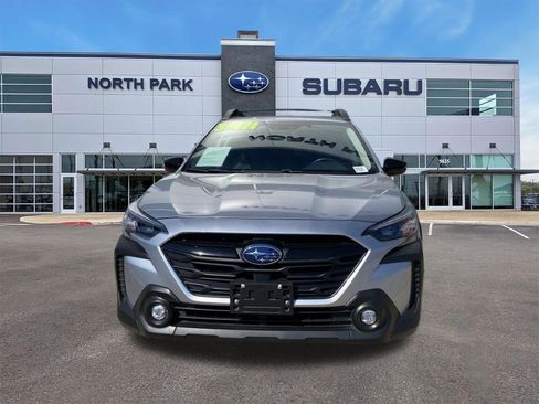 Used 2025 Subaru Outback Onyx Edition XT AWD/4WD image 3