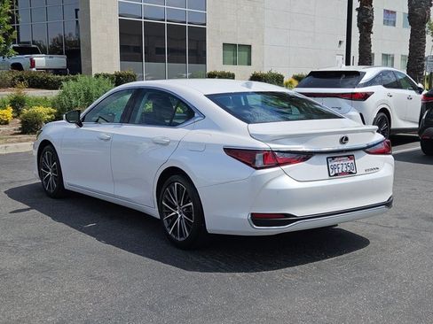 Used 2025 Lexus ES 300h w/ Premium Package FWD image 8