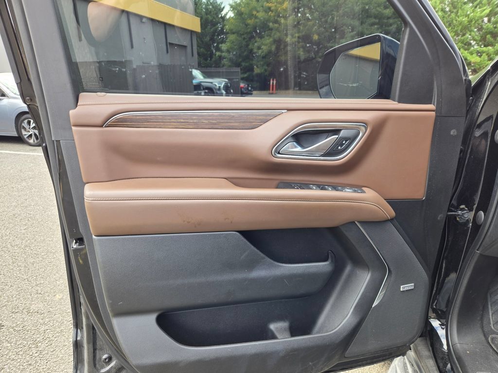 Used 2022 Chevrolet Tahoe High Country AWD/4WD image 11
