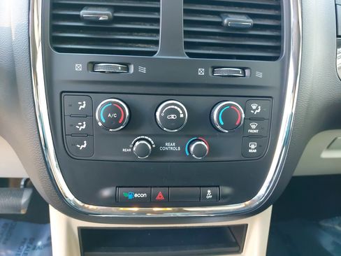 Used 2014 Dodge Grand Caravan SXT w/ Rear Park Assist Package image 23