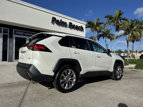 Used 2021 Toyota RAV4 XLE Premium image 25