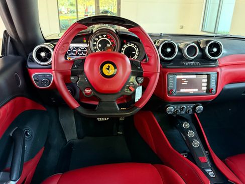 Used 2016 Ferrari California T RWD image 37