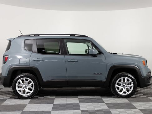 Used 2017 Jeep Renegade Latitude w/ Trailer Tow Group AWD/4WD image 9