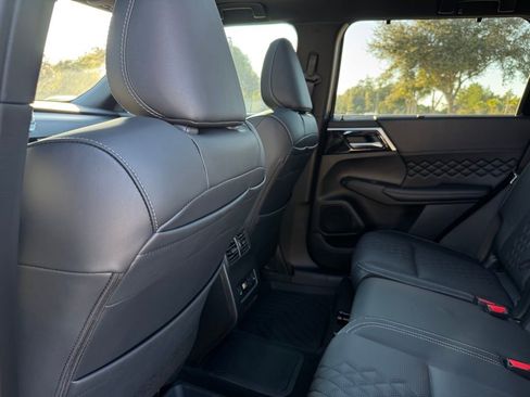 New 2025 Mitsubishi Outlander SEL Black Edition image 17