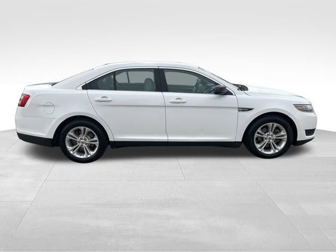 Used 2019 Ford Taurus SE image 8