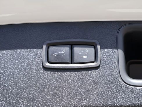 Certified 2023 Porsche Macan AWD/4WD image 18