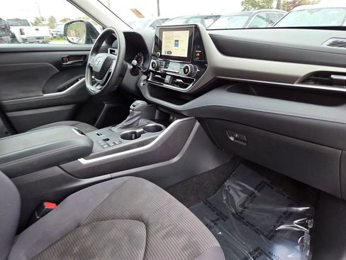 Used 2023 Toyota Highlander L image 9