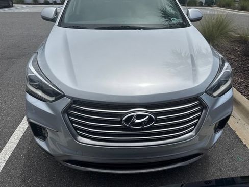 Used 2018 Hyundai Santa Fe SE FWD image 2