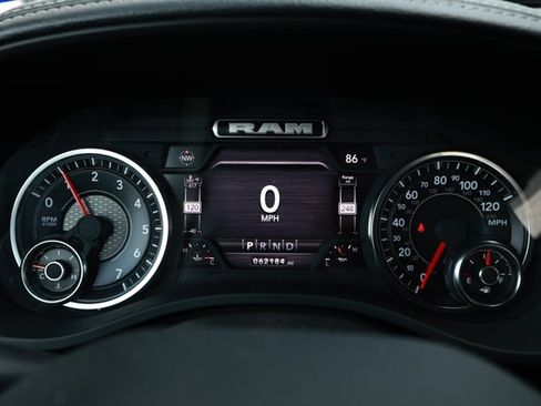 Used 2024 RAM 1500 Laramie RWD image 8