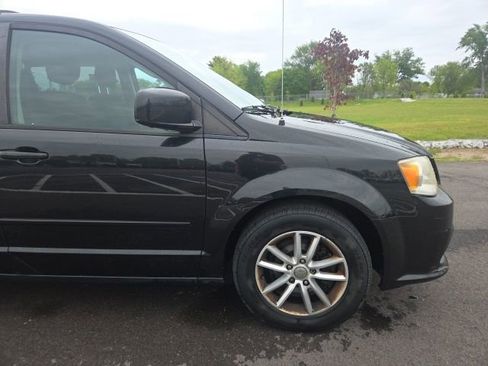 Used 2014 Dodge Grand Caravan SXT FWD image 4