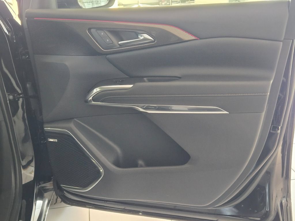 Certified 2025 Chevrolet Traverse High Country w/ LPO, Floor Liner Package AWD/4WD image 5