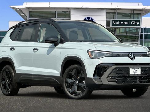 New 2025 Volkswagen Taos SE image 2