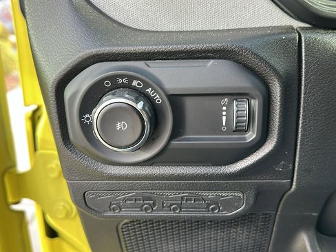 Used 2024 Jeep Wrangler Sport S image 15