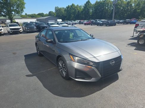 Used 2025 Nissan Altima 2.5 SV FWD image 6