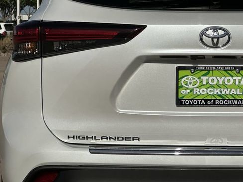 Used 2024 Toyota Highlander XSE FWD image 5