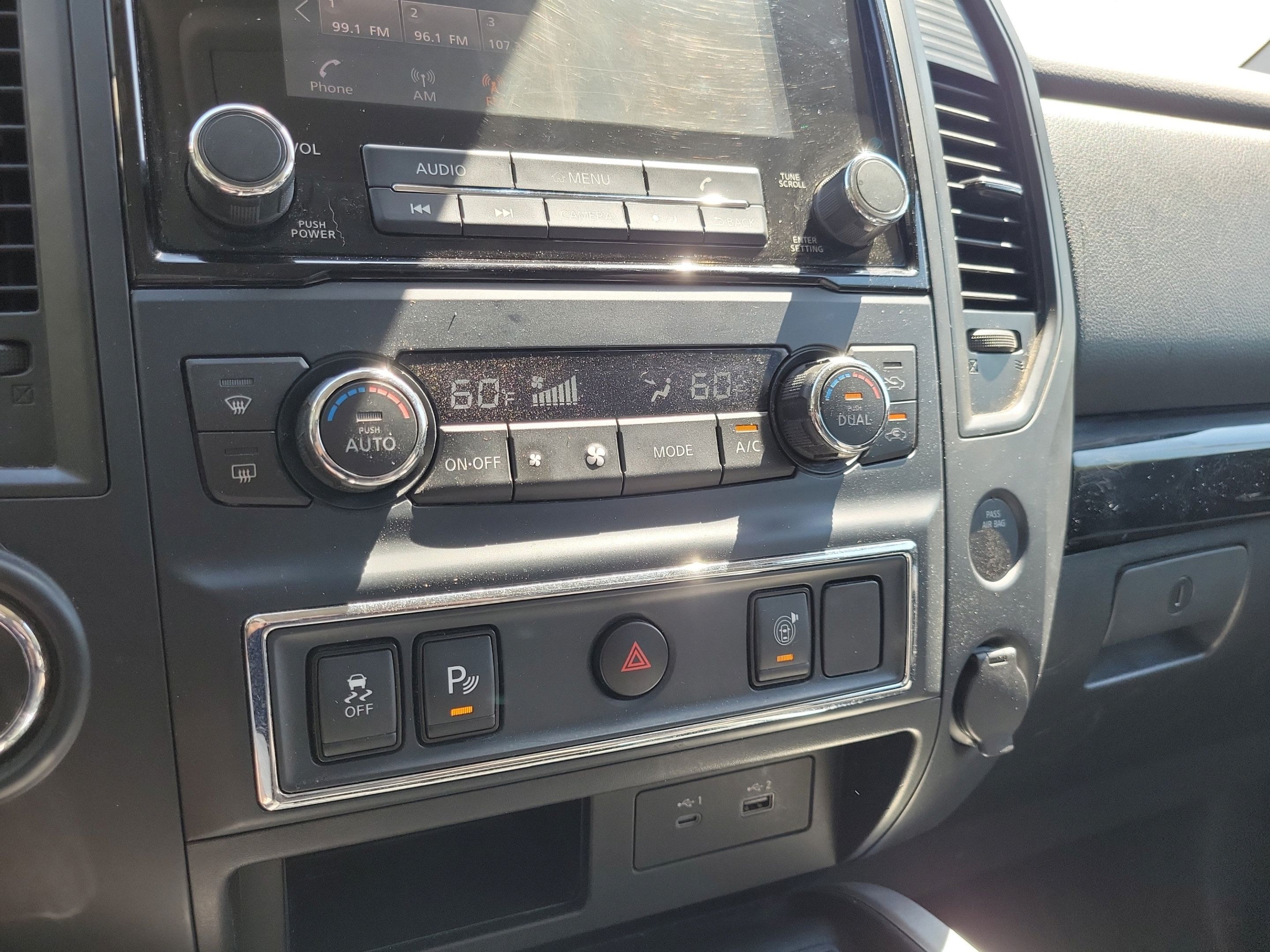 Used 2023 Nissan Titan SV w/ SV Convenience Package RWD image 26