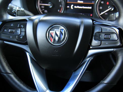 Used 2024 Buick Enclave Essence image 12