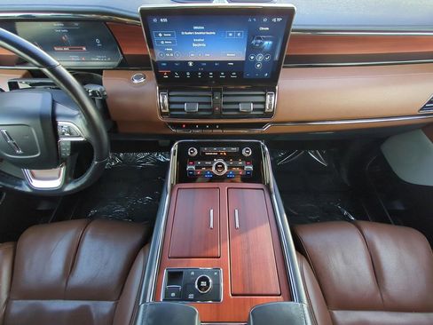 Used 2023 Lincoln Navigator L Reserve AWD/4WD image 16