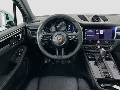 Certified 2025 Porsche Macan AWD/4WD image 25