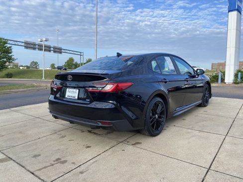 Used 2025 Toyota Camry SE image 11