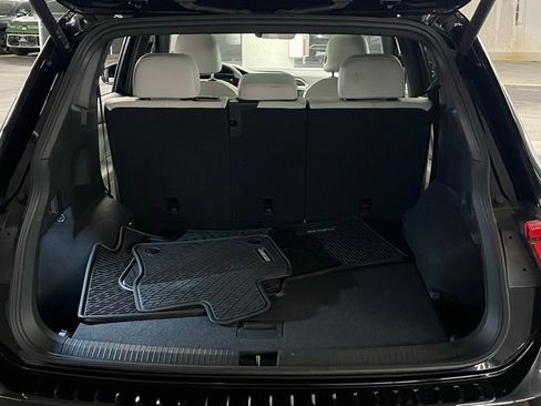 Used 2024 Volkswagen Tiguan SE R-Line image 37