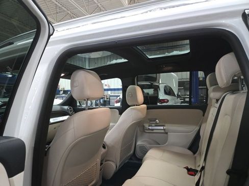 Used 2025 Mercedes-Benz GLB 250 4MATIC image 8