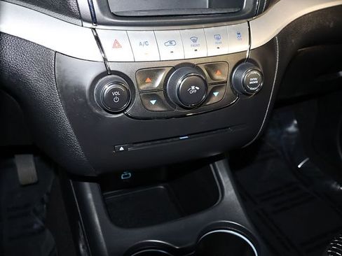 Used 2019 Dodge Journey SE w/ Connectivity Group FWD image 19