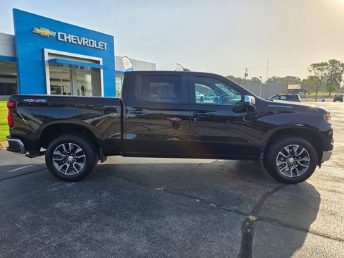 Used 2024 Chevrolet Silverado 1500 LT AWD/4WD image 16