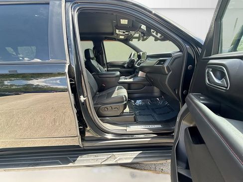 Used 2022 Chevrolet Suburban RST w/ Sport Performance Package AWD/4WD image 31