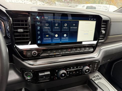 Used 2022 Chevrolet Silverado 1500 ZR2 w/ Technology Package image 34