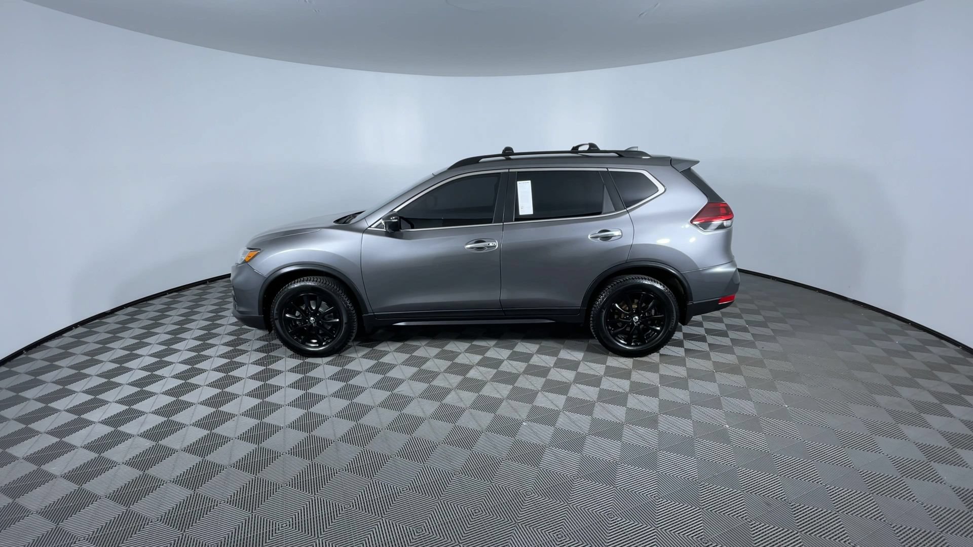 Used 2018 Nissan Rogue SV w/ Premium Package AWD/4WD image 6