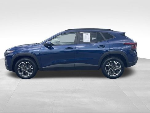 Used 2024 Chevrolet Trax LT w/ Driver Confidence Package FWD image 7