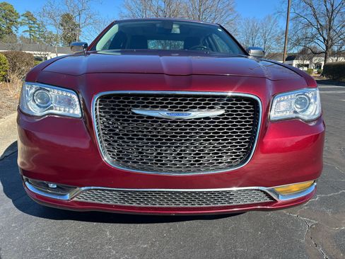 Used 2019 Chrysler 300 Limited AWD/4WD image 5