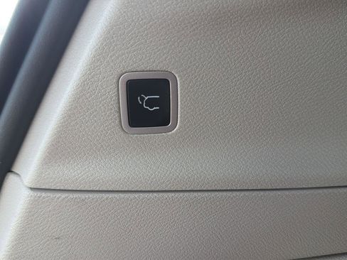 Used 2024 Chrysler Voyager LX image 34