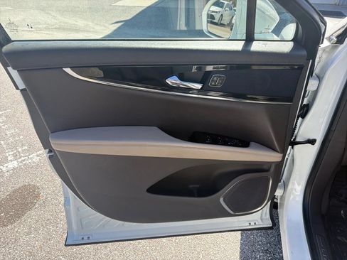 Used 2023 Lincoln Nautilus FWD w/ Premium Package image 13