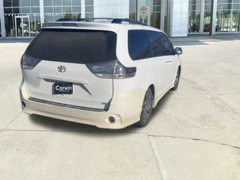 Used 2015 Toyota Sienna SE image 33