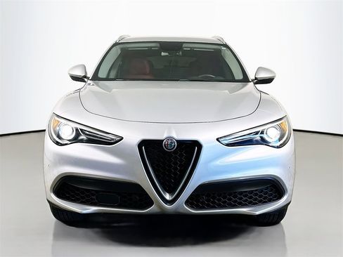 Used 2019 Alfa Romeo Stelvio image 2