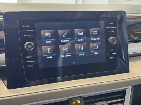 New 2025 Volkswagen Taos SE image 28