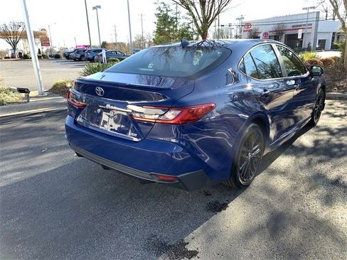 Used 2025 Toyota Camry SE image 8