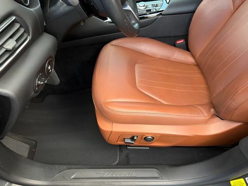 Used 2017 Maserati Levante AWD/4WD image 10