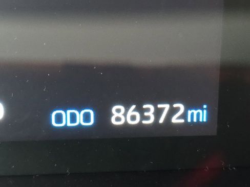 Used 2022 Toyota RAV4 LE image 23