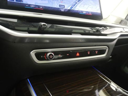 Used 2023 BMW X7 xDrive40i image 25