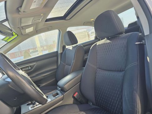 Used 2017 Nissan Altima 2.5 SV w/ Convenience Package image 11